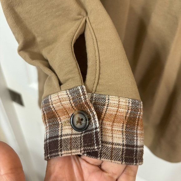 Tan plaid shacket Size Medium - Picture 7 of 10